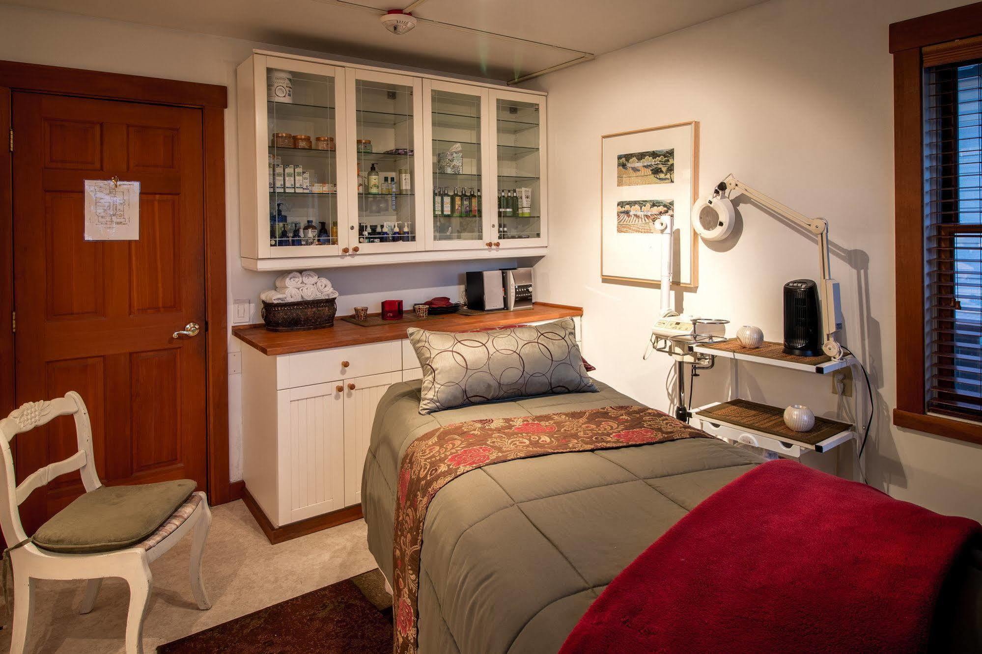 The Heron Inn And Day Spa La Conner Exterior photo