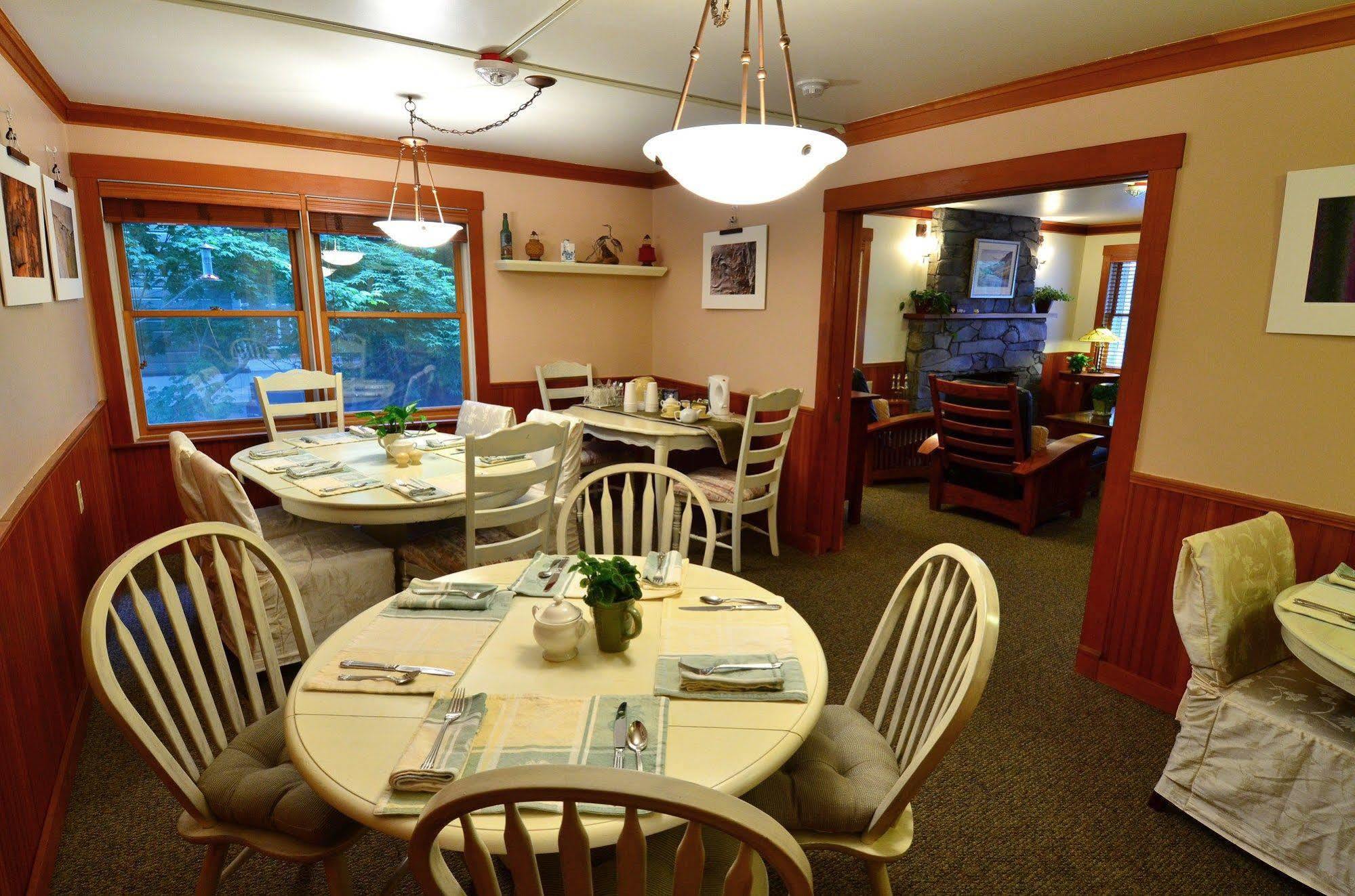 The Heron Inn And Day Spa La Conner Exterior photo